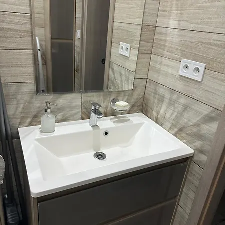 Quarto em Acomodações Particulares Vlastna Izba 5min Od Letiska